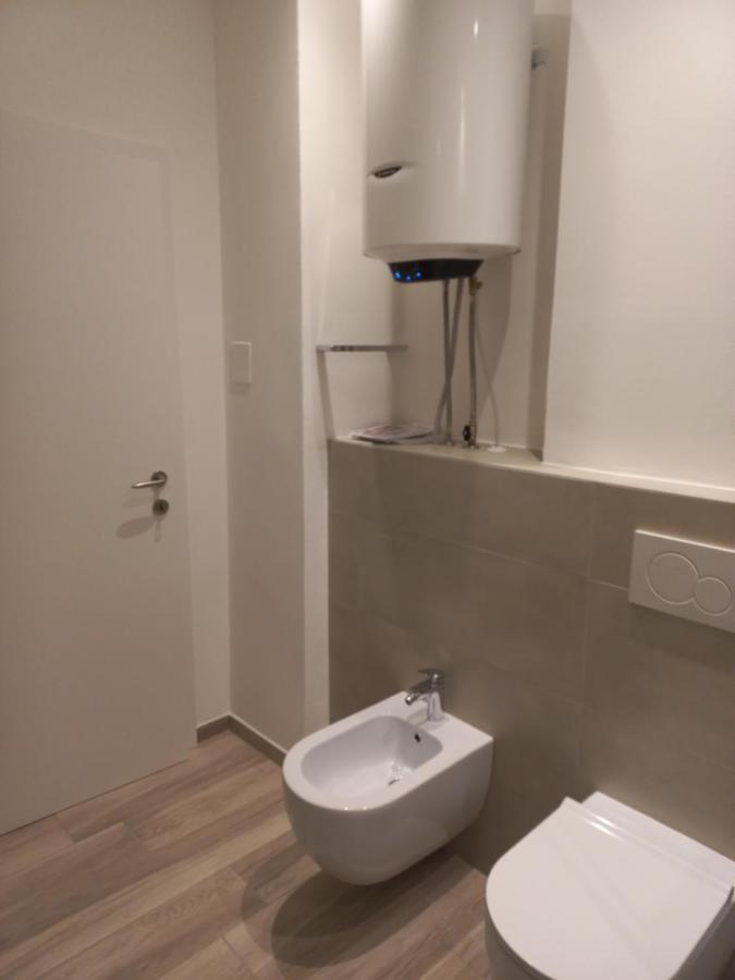 Studio-Appartment - Hotel Lux ميرانو المظهر الخارجي الصورة