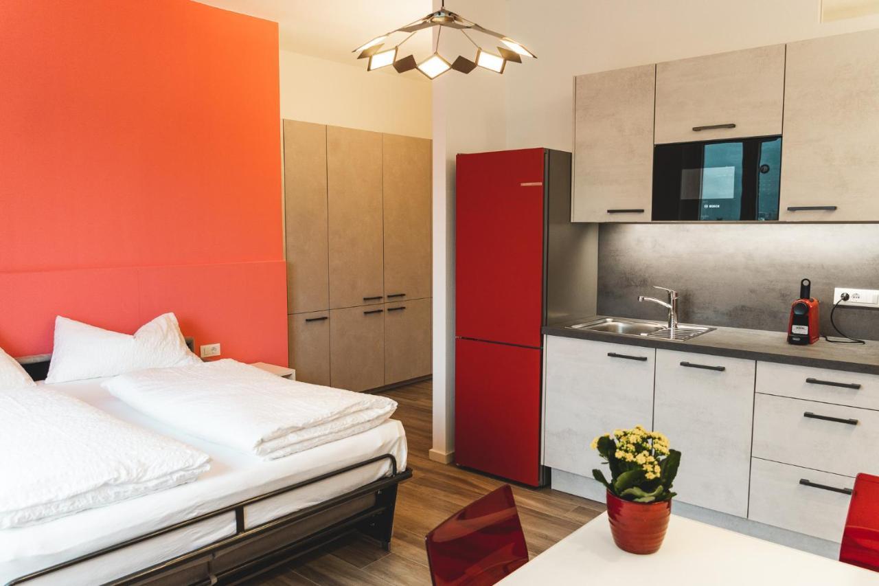 Studio-Appartment - Hotel Lux ميرانو المظهر الخارجي الصورة